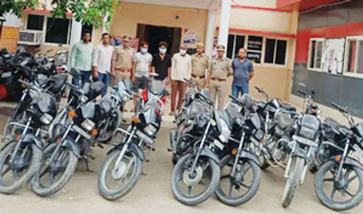 नोएडा पुलिस के हत्थे चढ़े तीन वाहन चोर, 14 वाहन बरामद